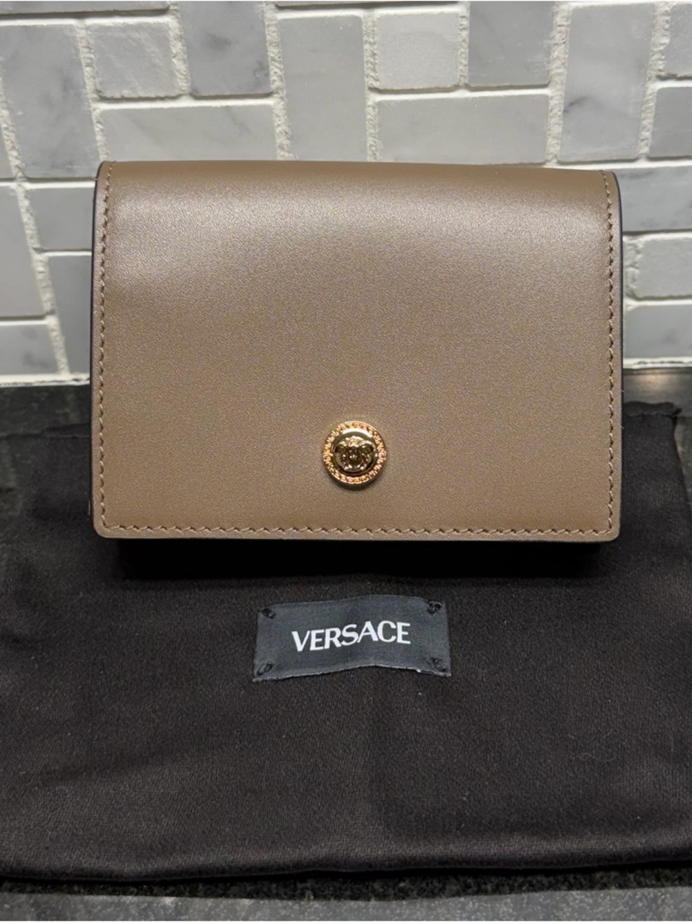 Versace Chestnut Leather Medusa Trifold Wallet Gold Logo Italy Card Holder New - Picture 2 of 11
